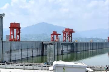 三峡集団が10日に明らかにしたところによると、長江本流にある烏東徳、白鶴灘、渓洛渡、向家壩、三峡、葛洲壩というカスケード式水力発電所6カ所の1日当たり発電量がこのほど10億kWhを上回った。