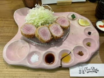 林SPFポークヘレ2200円。ランチはご飯や豚汁がつく定食。