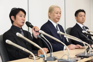 会見を行った「ジャニーズ性加害問題当事者の会」（左から）平本純也代表、石丸志門副代表、大島幸広さん（Ｃ）日刊ゲンダイ