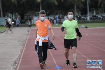 たくさん運動すること自体はもちろん良いことではあるものの、その実際の効果はある一定の数字に達した後は、横ばいになるという。そしてどのくらいの距離を歩くと効果が最高値に達するかは年齢によって異なる。