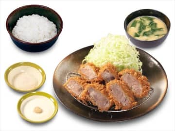 「ラムかつ定食」（税込 1090円）