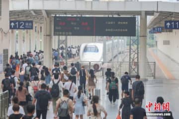 8月中旬に入り、中国全土の鉄道ではUターンラッシュがピークを迎えている。