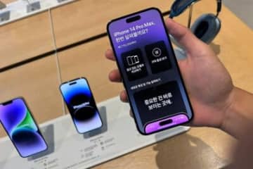 18日、韓国・マネートゥデイは「米アップルの年間スマートフォン出荷台数がサムスン電子を抜いて初の1位を獲得する可能性がある」と伝えた。