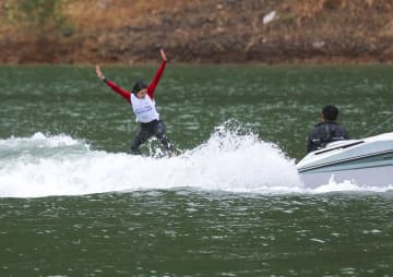 中国で新興水上スポーツがニッチなスポーツの殻を破り、大衆の「新たな人気スポーツ」に発展した。