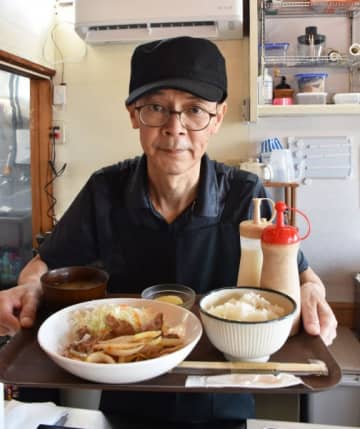 キッチン毎日屋を開店した大杉佳之さん。しょうが焼き定食がおすすめだ