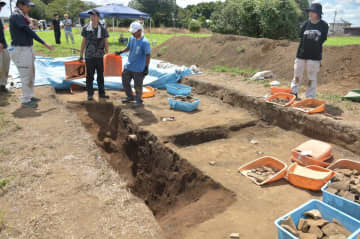 新羅系土器が発掘された結城廃寺跡の発掘調査現場=結城市上山川