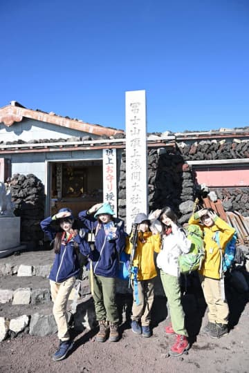 #ババババンビ富士山登山（©️斉藤明）