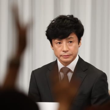 故・ジャニー喜多川氏による性加害問題で、記者会見に臨む東山紀之氏（Ｃ）日刊ゲンダイ