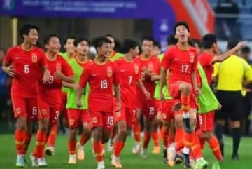 8日、中国で開かれたサッカーのEAFF U15 男子選手権の決勝で、中国がPK戦の末日本を下して優勝した。「足球中国」など微博のサッカー関連アカウントが伝え、多くのサポーターが祝福のコメントを寄せた。