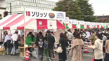 ３年ぶりに参加店が一堂に会する形で行われた去年のキングオブパスタ＝２０２２年１１月１３日＝