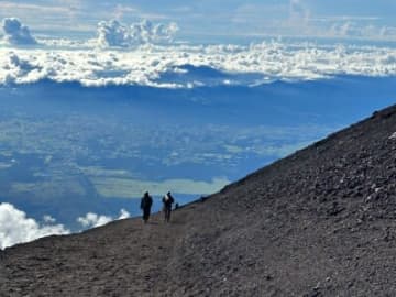 台湾メディアのTVBS新聞網は10日、「聖なる山がごみ山に、日本の富士山に観光公害」との記事を掲載した。