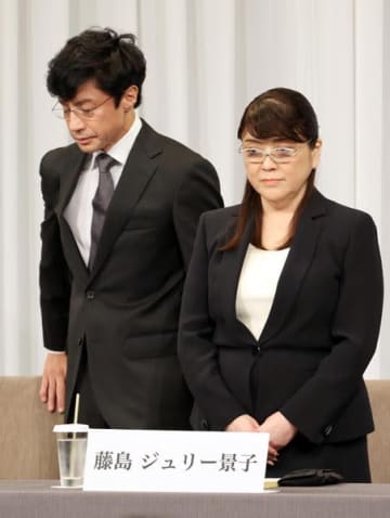 会見する東山紀之と藤島ジュリー景子氏（Ｃ）日刊ゲンダイ