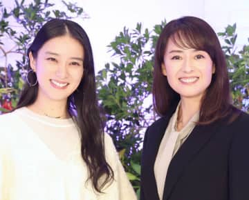 後藤久美子（右）と武井咲／（Ｃ）日刊ゲンダイ