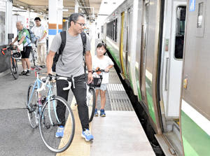 JR只見線で始まった、列車に自転車をそのまま持ち込むサイクルトレインの運用実験