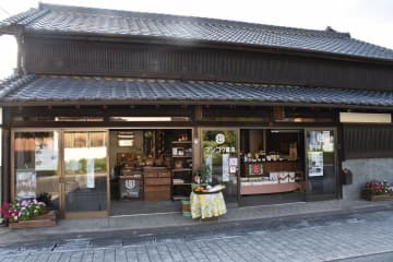 初公開の一つの立川醤油店の店舗と主屋=常陸太田市西二町