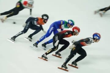 カナダのモントリオールで行われたスピードスケート・ショートトラックのW杯男子1000メートル決勝で韓国のファン・デホン（黄大憲）が失格となった。