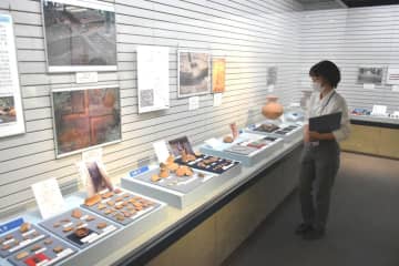 霞ケ浦周辺の古墳時代前期の古墳を紹介する企画展=土浦市上高津