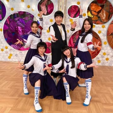 和田アキ子と新しい学校のリーダーズ　　※画像は和田アキ子の公式インスタグラム『＠ako50th』より