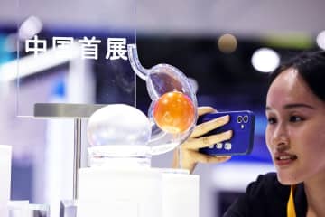 上海で開催中の第6回中国国際輸入博覧会において、ボストン・サイエンティフィック コーポレーションは15日、「減量神器」と称される胃内バルーン「Orbera」を発表した。