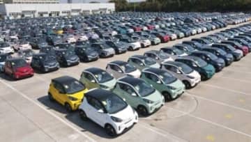 中国国際貿易促進委員会自動車業界委員会の王侠会長は「今年第1四半期、中国の自動車輸出量は107万台となり、初めて日本を抜いて世界一の自動車輸出国になった」と述べた。
