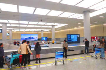 中国はフランス、ドイツ、イタリア、オランダ、スペイン、マレーシアの6カ国に対し、一般旅券所持者を対象とした一方的措置としてのビザ免除措置を試行する。写真は杭州蕭山国際空港。