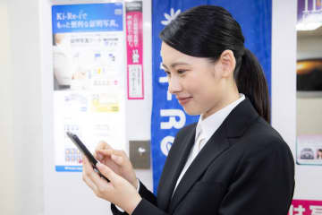 大日本印刷のアプリにパスポートオンライン申請用の顔写真の自動調整機能