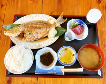 地元客に一番人気の「いま魚バター焼き定食」