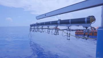 中国の大型深水物理探査船「海洋石油720」は中国が独自に開発した「海経」曳航式地震探査システムを搭載し、珠江口盆地の2600平方キロメートルの3次元地震データの収集を初めて実施した。