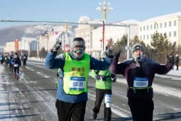 「2023第10回中国極寒マラソン大会」が24日、内モンゴル自治区フルンボイル市管轄下の根河市で開催された。