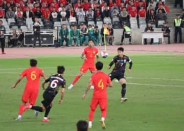 中国スポーツメディアの直播吧によると、韓国サッカーファンの投票による「今年のベストゲーム」に、11月21日に中国・深センで行われた2026年W杯アジア2次予選の韓国代表対中国代表戦が選ばれた。