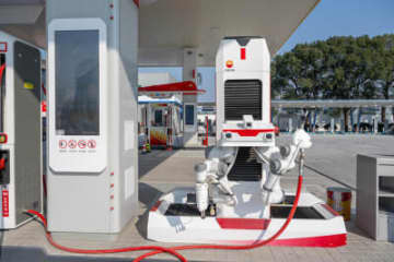 江蘇省昆山市の中国石油花橋ガソリンスタンドでこのほど、スマート給油ロボットが正式に稼働開始した。