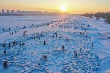「氷の都」と呼ばれる黒竜江省ハルビン市は冬季観光のピークを迎えている。