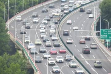 中国メディアの環球時報は5日、米ハーバード・ビジネス・レビューにこのほど掲載された「中国の電気自動車市場の急成長をけん引する3つの要因」とする記事を取り上げた。写真は上海。