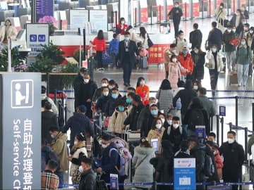 2024年の「春運」に中国から日本やタイなどへの国際定期便が2500便以上増便する。写真は2023年春運期間中の南京禄口国際空港。