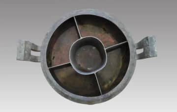 前漢の「銅分格鼎」は、この時代の仕切りがある銅製の鼎として中国国内で初めて出土したものであるだけでなく、これまでに出土した唯一のものでもある。
