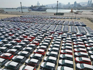 中国の自動車輸出台数と輸出金額はともに世界一になる見通しです。