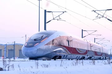 黒竜江省ハルビン市の鉄道当局は新たに高地・寒冷地仕様のスマート高速鉄道「復興号」7往復を投入し、10日に運行がスタートした。