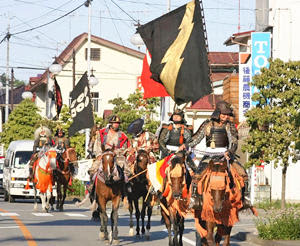 東日本大震災前に双葉町で行われた騎馬武者行列（双葉町提供）