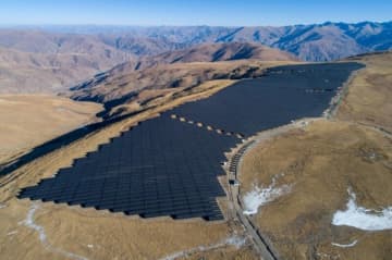 チベット自治区山南市乃東区亜堆郷に位置する才朋ソーラー発電所の敷地面積は約53．3ヘクタールで、世界で標高が最も高い位置にあるソーラー発電所となっている。