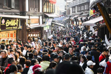 中国の国内観光客数、２４年は６０億人超見通し