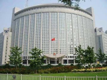 中国外交部の毛寧報道官は19日の定例記者会見で、小澤征爾氏の逝去に哀悼の意を表しました。