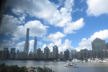 21日、観察者網は、北京大学の専門家が「中国経済の成長鈍化は自然な現象だ」との見方を示したことを報じた。写真は上海。