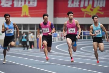 世界室内陸上競技選手権大会の男子60メートルにおいてアジア記録保持者である蘇炳添が27日、四川省成都市郫都区で行われている2024年全国室内陸上競技大会に登場し、今年の初レースに臨んだ。