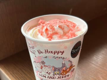 デザート感覚で楽しめるタリーズの『桜舞う　苺チーズケーキラテ』　撮影／編集部