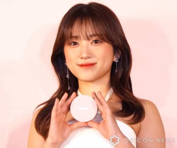 肩出し白ワンピで登場した矢吹奈子 （C）ORICON NewS inc.