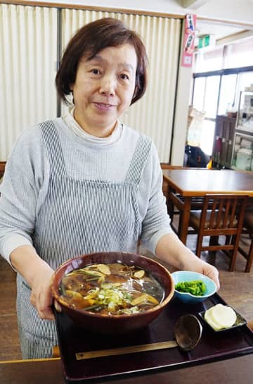 農家食堂「およね」が提供している「およねそば」