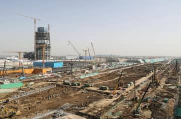雄安城際駅と国貿センター片区の開発建設プロジェクトは現在、順調に進められている。