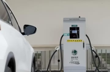 中国初の電気自動車スマート充電・バッテリー交換モデルエリアが4日、江蘇省で完成した。