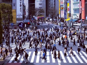 華字メディアの日本華僑報は6日、「人手不足！」と題し、日本政府が「特定技能」の外国人の数を拡大し、5年で80万人を見込んでいることを伝えた。