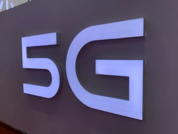 中国は世界最大規模かつ技術的にリードする5Gネットワークを完成させており、5G基地局の総数は338万に達している。